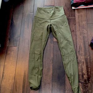 Lulu lemon forest green legging size 6
